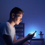 نور-گوشی-برای-چشم